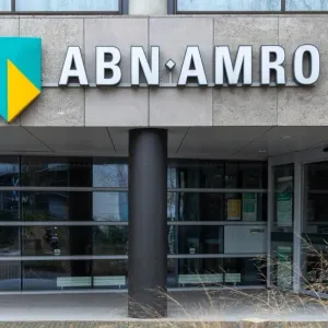 الحكومة الهولندية تخفض حصتها في بنك ABN Amro إلى 40.5%