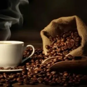 منها تقليل خطر الإصابة بالسرطان.. طبيبة تكشف فوائد وأضرار القهوة الصباحية