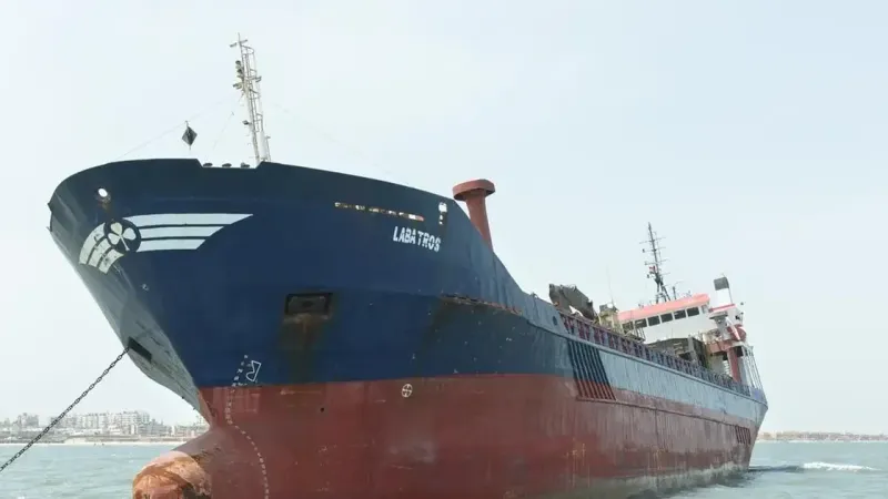 قناة السويس المصرية تعلن إنقاذ سفينة بضائع وطاقمها من الغرق