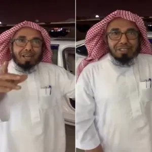 شاهد.. ردة فعل الشيخ " عبدالله المطلق " بعدما فاجأه شاب وطلب منه أن يمدحه
