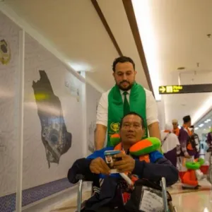 مغادرة أولى رحلات المستفيدين من مبادرة "طريق مكة" من إندونيسيا عبر صالة المبادرة في مطار جواندا الدولي