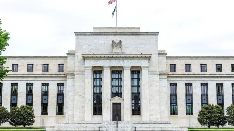 رئيس فيدرالي أتلانتا يتوقع خفض الفائدة العام الحالي