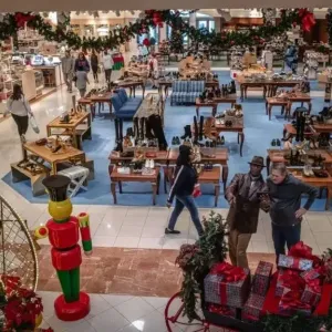 كيف يتأثر تسوق عيد الميلاد في أميركا بالنمو الاقتصادي؟