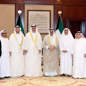 سمو أمير البلاد يستقبل «فريق منطاد الإمارات»