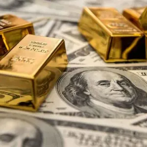 كيف تهدد مشتريات الصين من الذهب هيمنة الدولار؟
