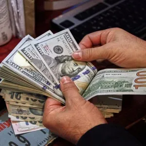 الدولار يعاود الارتفاع أمام الدينار العراقي.. قائمة بالأسعار في 7 محافظات
