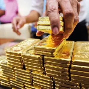 سعر الذهب يتراجع بعد مكاسب الدولار