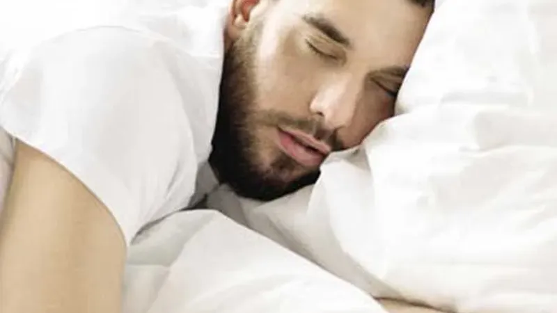 أبرزها النوم على البطن.. تحذير من 3 طرق سيئة للنوم قد تقتلنا ببطء