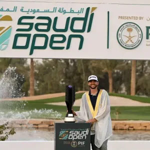 الأمريكي "جون كاتلين" يتوج بلقب بطولة السعودية المفتوحة للجولف