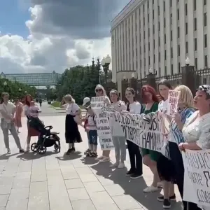 شاهد: فيديو: روسيات يتظاهرن في موسكو احتجاجًا على التجنيد الإجباري لرجالهن في الجيش