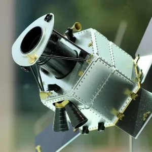 القمر الاصطناعي "محمد بن زايد" ينطلق إلى الفضاء في هذا الموعد