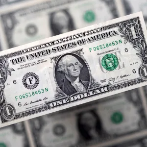 الدولار يصعد مع ترقب المزيد من الإشارات حول اتجاه الفائدة الأميركية