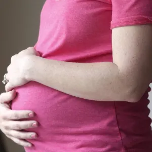 بريطانيا: اعتذار للنساء عن «صدمة ما بعد الولادة» جراء سوء الرعاية الصحية