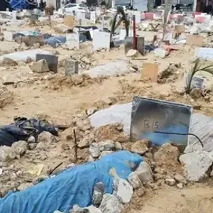 انتشال 30 جثة أخفاها جيش الاحتلال بمقبرتين بمستشفى الشفاء في غزة