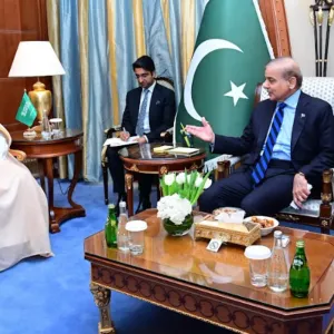 الخريف يلتقي رئيس وزراء باكستان في اجتماع المنتدى الاقتصادي العالمي