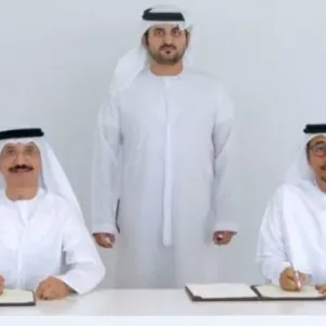 مكتوم بن محمد يشهد توقيع اتفاقية الشراكة بين بلدية دبي وموانئ دبي العالمية