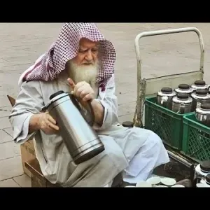 قدم الشاي مجانا لزوار المدينة المنورة لمدة 40 عاما.. قصة الشيخ الراحل إسماعيل أبو السباع