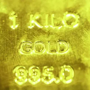الذهب يلمع فوق 2362 دولاراً للأونصة