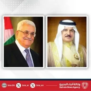 الملك يلتقي الرئيس الفلسطيني على هامش أعمال القمة العربية الثالثة والثلاثين