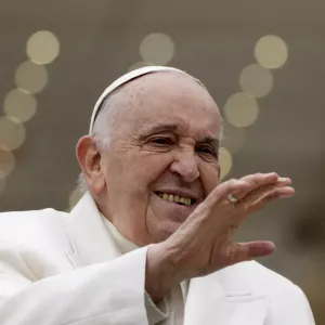 الفاتيكان: "جراحة تغيير الجنس وتأجير الأرحام تهديد خطير للكرامة الإنسانية"