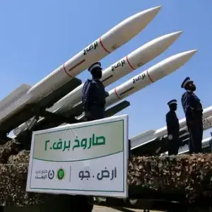 مسؤول يمني: إصابة سفينة نفط بصاروخ أطلقه الحوثيون قبالة سواحل اليمن