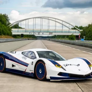 أسبرك SP600 تصبح أسرع سيارة كهربائية في العالم بسرعة 438.7 كم/س