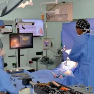 تغيير مفصل ركبة بالروبوت الآلي لأول مرة في مستشفى محمد بن عبد العزيز