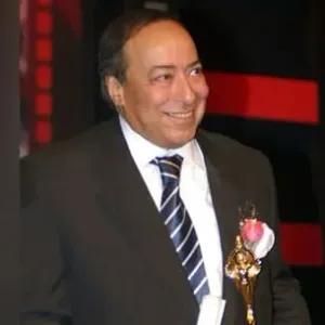 انهيار أحمد السعدني في جنازة عمدة الدراما المصرية