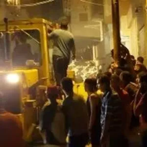بالصور والفيديو- انهيار مبنى بداخله سكّان في مصر... وعمليّات البحث عن ناجين تحت الأنقاض تتواصل