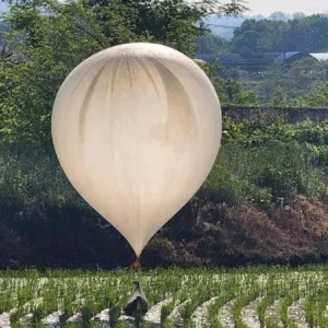 ما قصة البالونات التي تسقطها كوريا الشمالية والجنوبية على بعضهما البعض؟