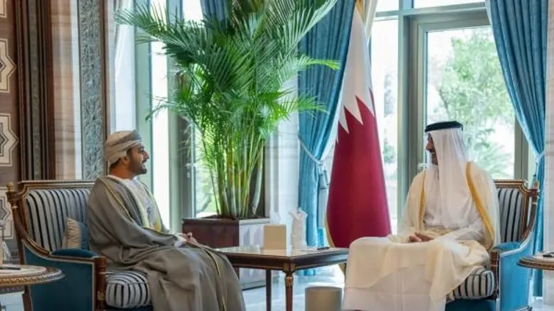 بالصور.. أمير قطر يستقبل السيد ذي يزن