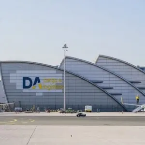 مطارات دبي تنصح المسافرين باستخدام المترو للوصول إلى المطار