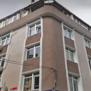 فيديو | انهيار مفاجئ لمبنى سكني في إسطنبول التركية.. وسقوط ضحايا