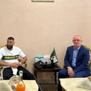الكشف عن سبب مغادرة بنزيما السعودية وسفره إلى الجزائر (فيديو)