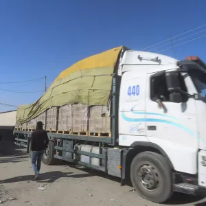 شاهد: للمرة الأولى منذ بدء الحرب..  شاحنات محملة بالوقود والأدوية تدخل شمال قطاع غزة