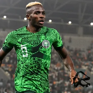 فيديو | أوسيمين غاضبًا: فقدت احترامي لمدرب منتخب نيجيريا!