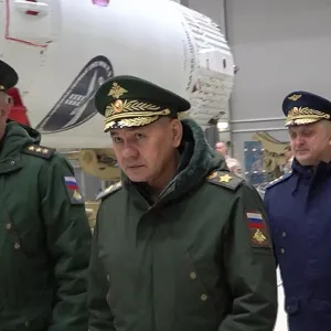 شويغو يزور قاعدة فضائية ويعلن عزم موسكو إجراء 3 عمليات إطلاق لصاروخ "أنغار"