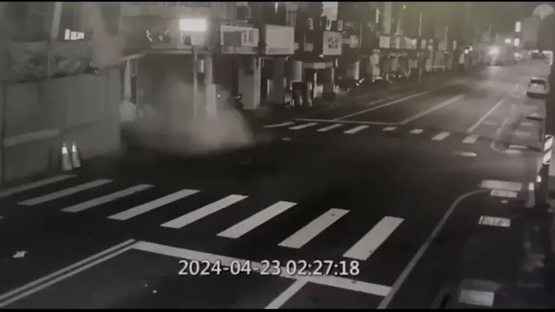 شاهد: كاميرات المراقبة ترصد لحظة إنهيار المباني جراء زلازل هز تايوان