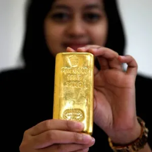 الذهب يبدد مكاسبه مع تضاؤل رهانات خفض الفائدة