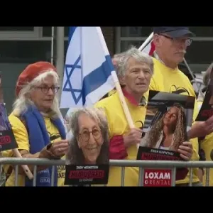 مظاهرة داعمة لتل أبيب أمام محكمة العدل الدولية بعد اتهام جنوب إفريقيا ب"تصعيد الإبادة" في غزة