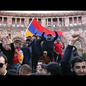 شاهد: متظاهرون يغلقون الشوارع الرئيسية في يريفان مطالبين باستقالة الحكومة الأرمنية