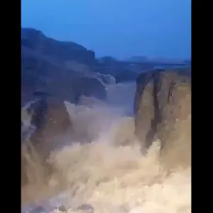 الفيضانات تضرب دول الخليج.. مشاهد مرعبة وخسائر في الأرواح والممتلكات