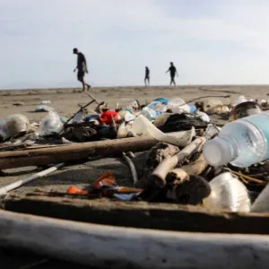 علامات تجارية عالمية الأكثر تسببا في التلوث البلاستيكي