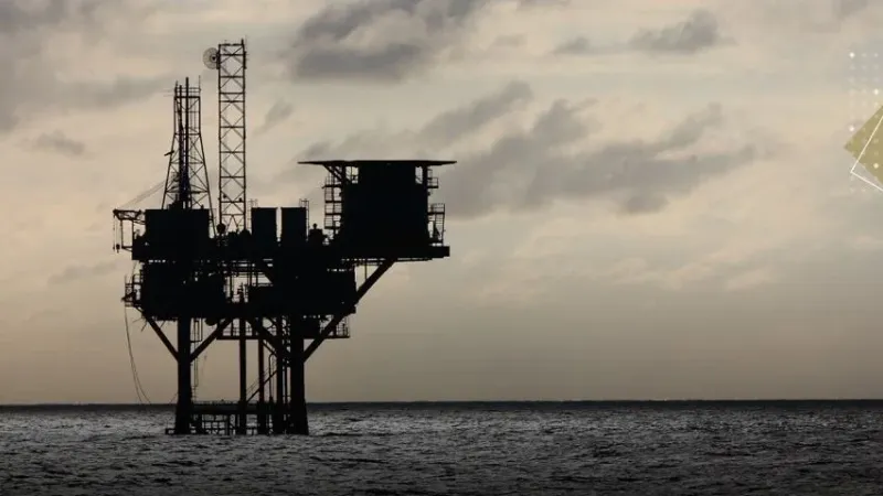 عبر "𝕏": وزارة الداخلية تحذر من الاقتراب من المنصات النفطية في البحر