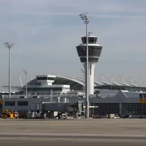 إغلاق مطار ميونخ بعد اقتحام ناشطي مناخ أحد مدرجيه
