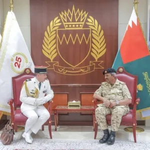 القائد العام يستقبل الملحق العسكري الفرنسي لدى البحرين والمقيم في الرياض