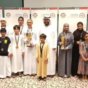 10 ميداليات لـ «فتيات الشارقة» في «الإمارات للشطرنج»