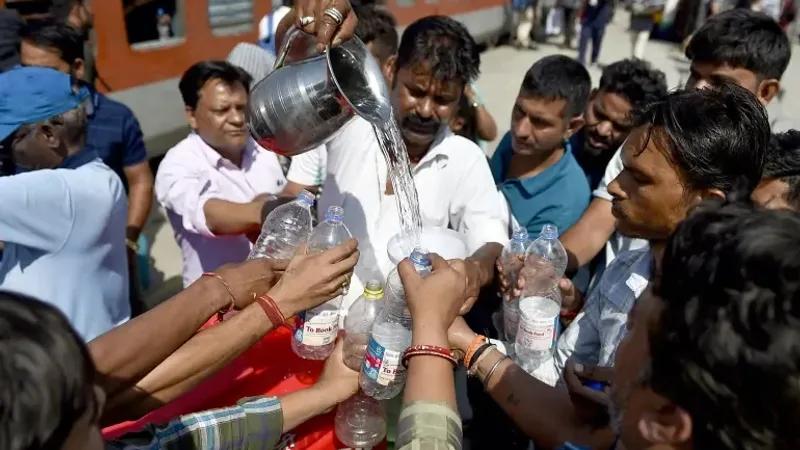 حرارة قياسية وإعصار وشح بالمياه في الهند وباكستان تحترّ