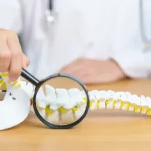 ما هي أعراض هشاشة العظام؟