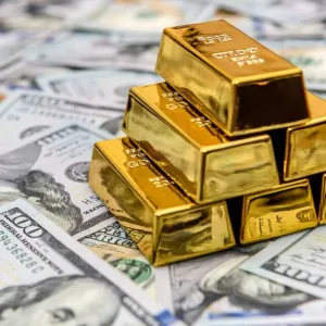 ارتفاع الذهب مع تراجع الدولار وترقب بيانات أمريكية